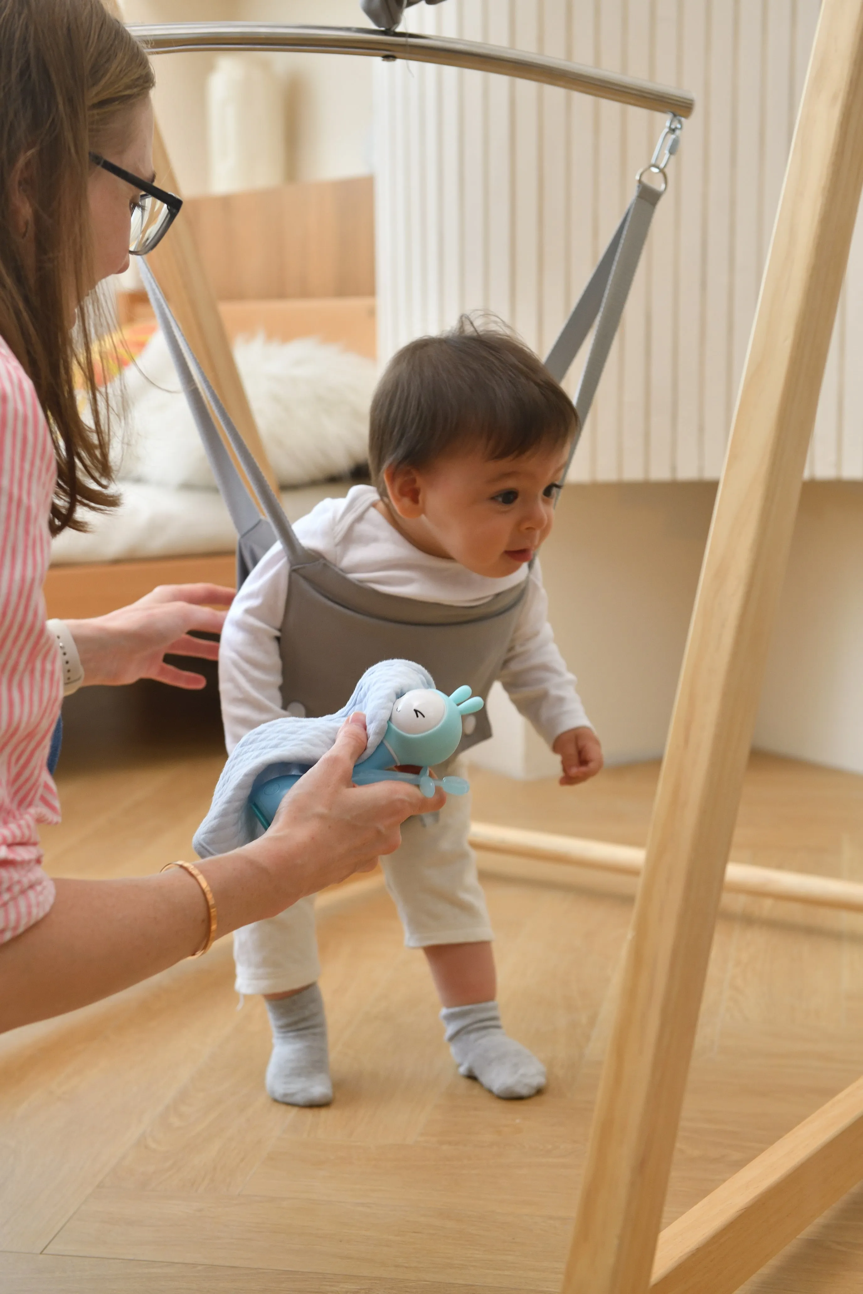 Avenlur Tulip - Foldable Baby Bouncer with Harness