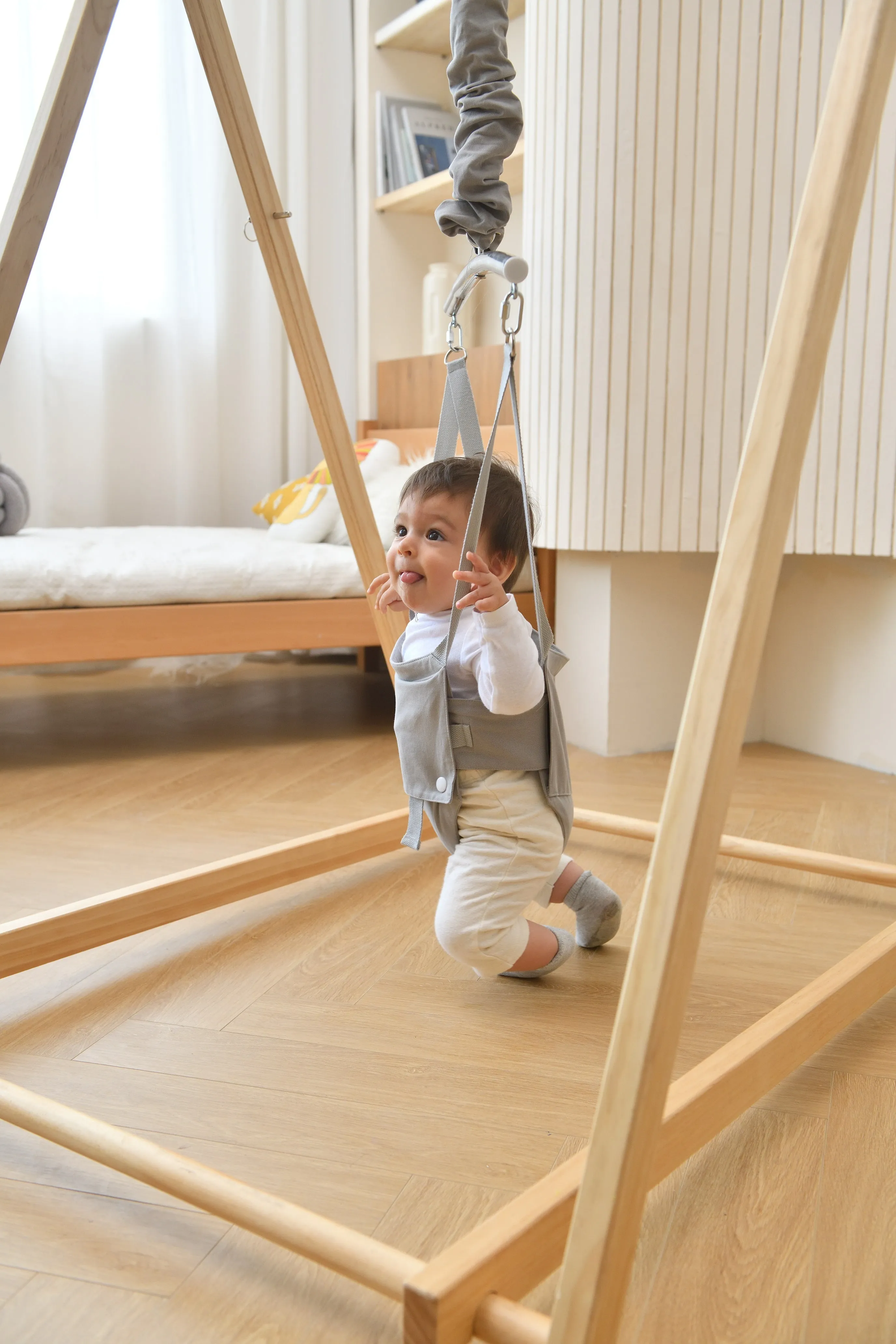 Avenlur Tulip - Foldable Baby Bouncer with Harness