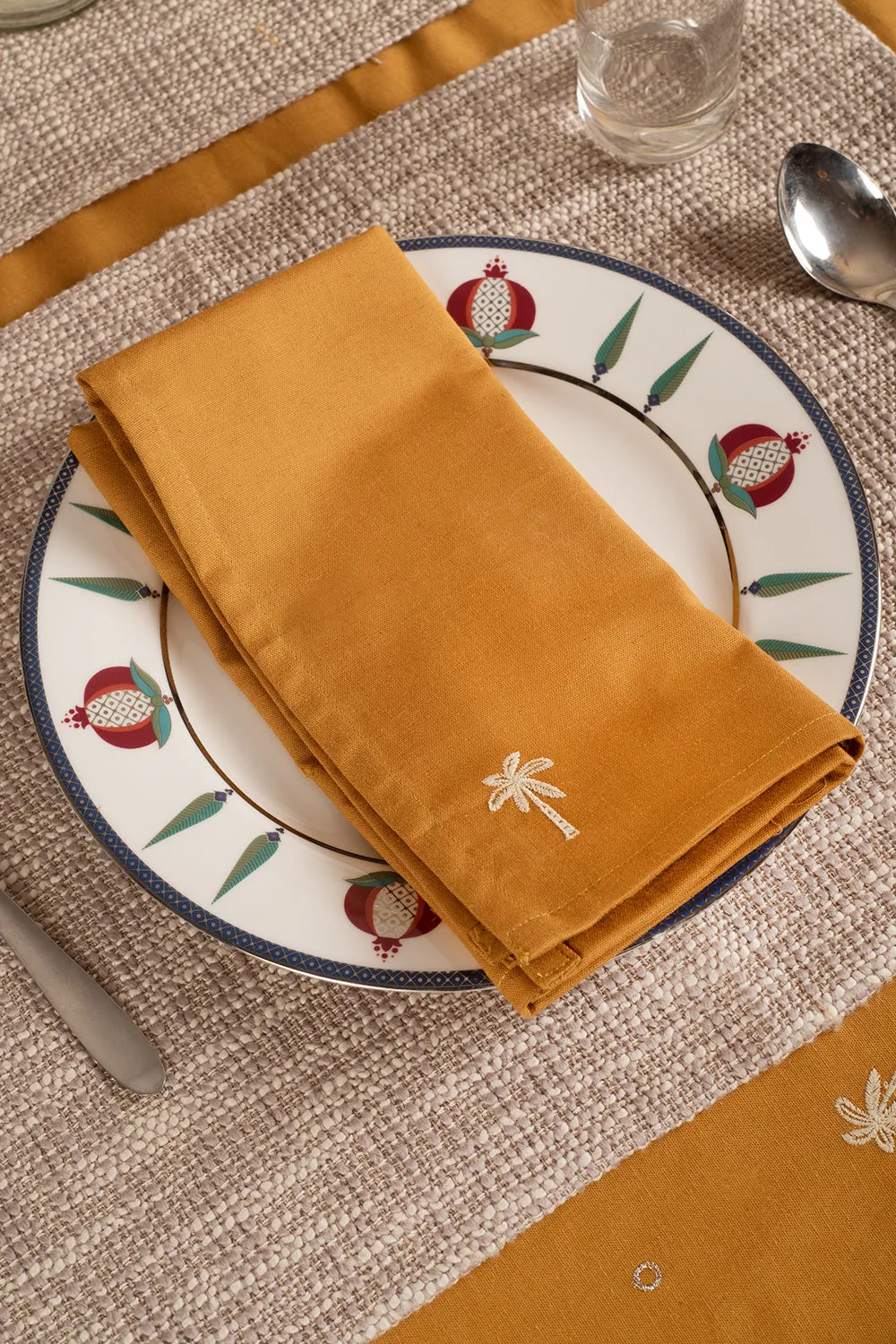 Coco Palm Table Linen (Pack of 14 Pieces | 6 Seater)