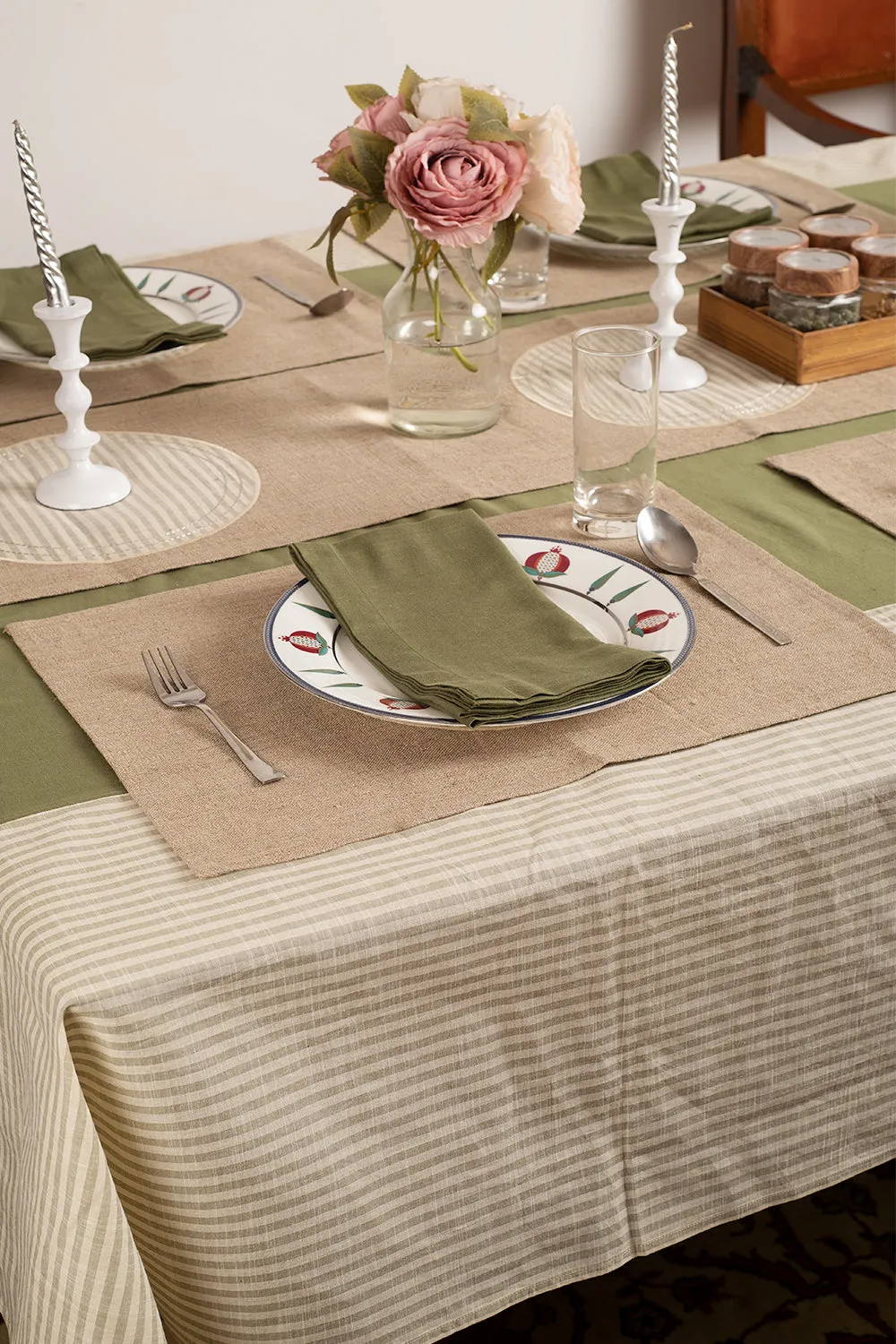 Pastiche table Linen (Pack of 14 Pieces | 6 Seater)