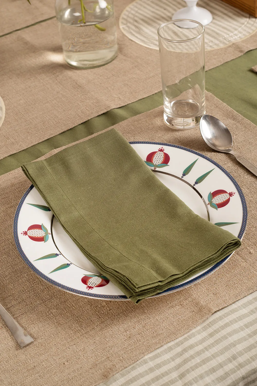 Pastiche table Linen (Pack of 14 Pieces | 6 Seater)